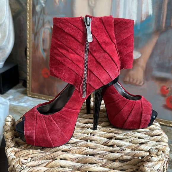 Rare BEBE luxury edition heels purchased in Dubai - Picture 2 of 7